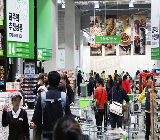 이마트가 창고형 할인 매장인 `트레이더스`를 앞세워 새로운 돌파구 찾기에 나섰다. 사진=이마트 제공