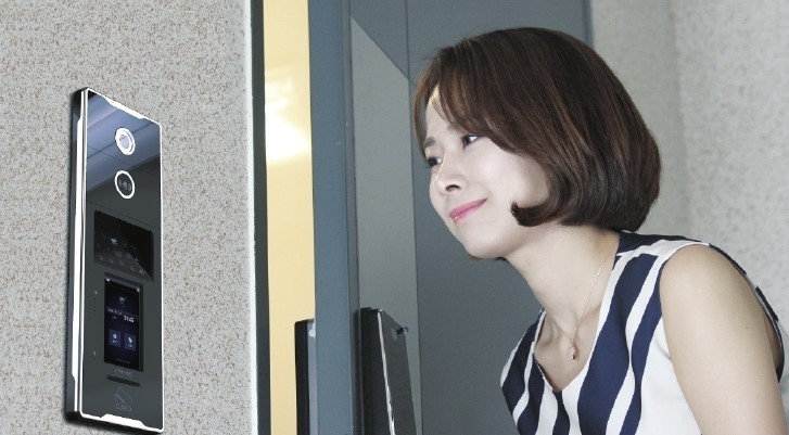 파이브지티의 위급 상황 경보 시스템이 탑재된 가정용 얼굴인식 보안 로봇 유페이스키(Ufacekey, 모델명: GTFR-6000S)