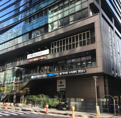 아이폰수리 업체인 ‘아이폰리페어’ 잠실점의 경우 오전 9시 30분부터 오후 7시 30분까지 서비스를 연중무휴로 운영하고 있다고 28일 밝혔다. 사진=아이폰리페어 잠실점 제공