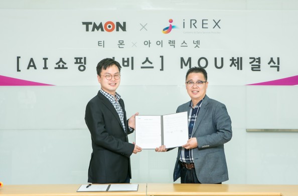 티몬 이재후 스토어그룹장(사진 왼쪽)과 아이렉스넷 엄준영 대표가 '인공지능 음성인식 쇼핑 서비스`관련 MOU를 지난 2일 체결했다. 이번 MOU를 통해 티몬은 NPB AI플랫폼에서 9월부터 말하는 쇼핑 서비스를 선보일 계획이다. 사진=티몬 제공