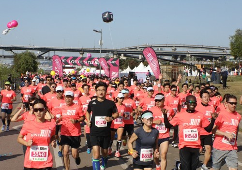 롯데그룹 유통사업부문은 오는 4월 19일부터 오전 10시부터 홈페이지에서 ‘제2회 롯데 스타일런’ 사전 접수를 진행한다고 밝혔다. 지난해 행사 장면. 사진=롯데그룹 유통사업부문 제공