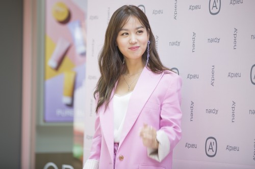 어퓨 전속 모델인 배우 김희정씨. 사진=에이블씨엔씨 제공