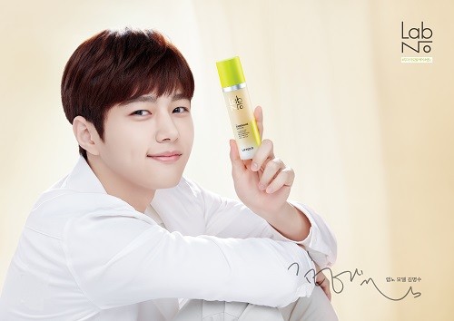 드럭스토어 랄라블라(구 왓슨스)서 인피니트 엘(김명수) 포스터 증정 이벤트 진행