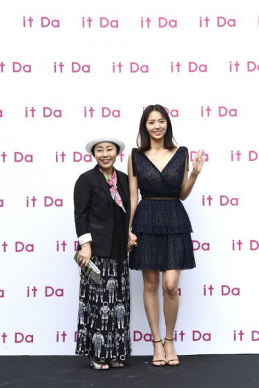 김청경 원장의 메이크업 브랜드 ‘잇다 (it Da)' 런칭기념 행사 진행