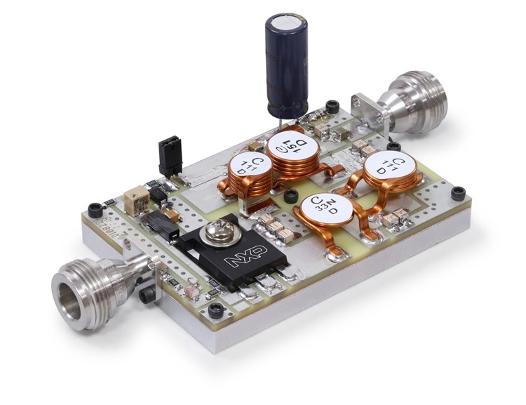 NXP의 MRF300AN-40MHz-Ref-ang2-shadow_HR