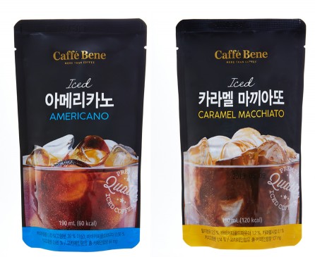 카페베네가 여름시즌을 맞아 얼음컵 등에 원액을 따라 간편하게 즐길 수 있는 ‘커피파우치음료’를 전격 출시했다. 사진=카페베네 제공
