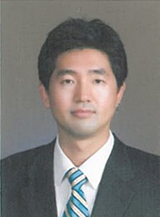 화장품 ODM·OEM 전문기업 ‘유씨엘’이 창립 38주년을 맞아 특별 인사를 단행하고 서정주 영업부 이사를 상무로 승진 발령했다. 사진=유씨엘 제공