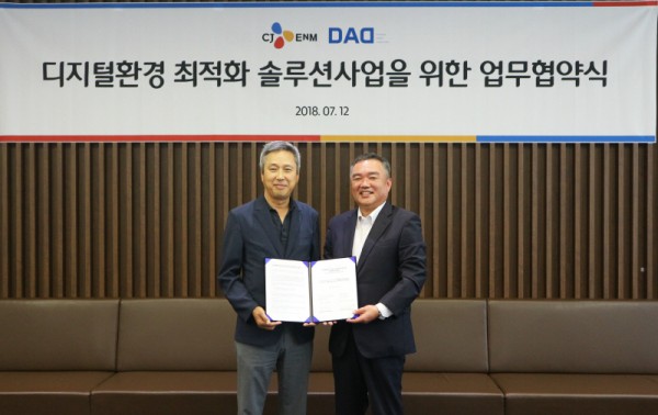 CJ ENM 이성학 미디어솔루션 Unit장(좌)과 대드 김명각 대표(우). 사진=CJ ENM