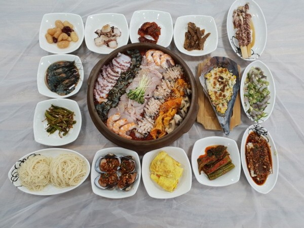여수 돌산 진남횟집, 모듬 물회와 하모샤브샤브로 현지인이 추천하는 맛집으로 눈길