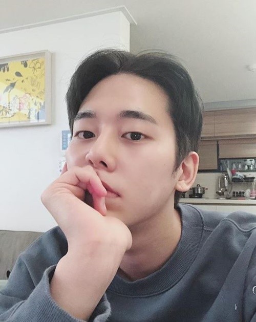 스캔들에 휘말렸던 그룹 마이네임 채진이 근황을 공개하며 팬들과 소통에 나섰다.
사진= 채진 인스타그램