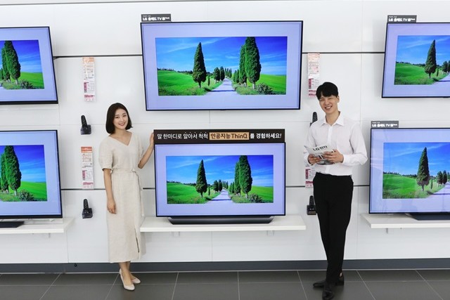 ‘LG 올레드 TV’ '200만원 문턱'까지 가격 낮춰!