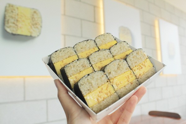 제주김만복 애월점 오픈.. 환상적인 바다뷰와 전복김밥 맛볼 수 있어