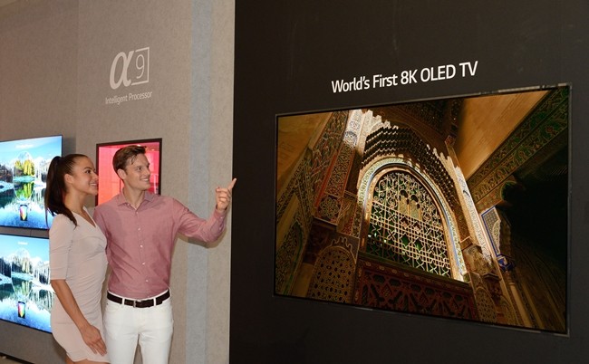 4K 넘은 8K LG 올레드 TV, 세계 최초 공개
