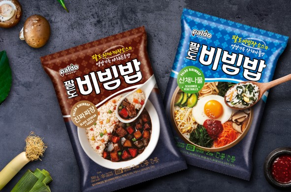 한국야쿠르트가 운영하는 종합식품기업 ‘팔도’가 35년 액상스프 기술력 담은 액상소스에 동결 건조한 밥으로 맛과 풍미 더해 신제품을 새롭게 선보였다. 원조 비빔라면 ‘팔도비빔면’을 ‘비빔밥’으로 즐길 수 있는 ‘팔도비빔밥 산채나물’과 ‘팔도비빔밥 진짜짜장’ 2종을 출시한 것이다. 사진=팔도 제공