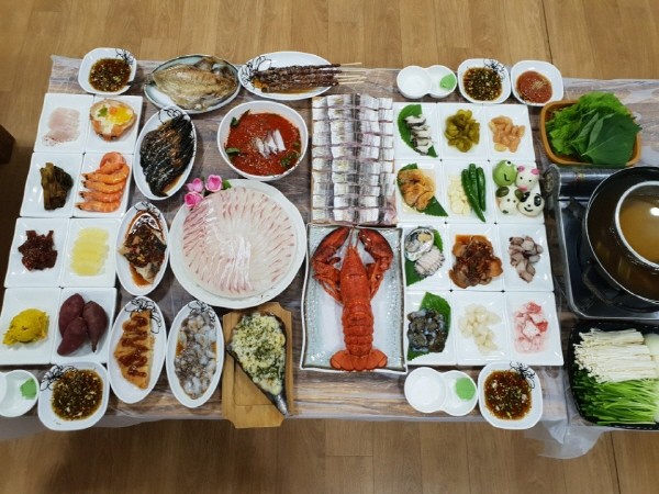 여수맛집 돌산 ‘진남횟집’, 현지인이 추천하는 여수 10미(味) 하모샤브샤브 제공