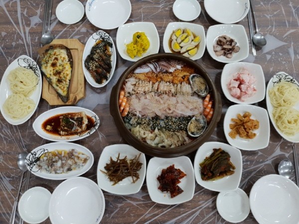 여수맛집 돌산 ‘진남횟집’, 현지인이 추천하는 여수 10미(味) 하모샤브샤브 제공