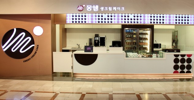 롯데제과가 디저트카페 형태의 플래그십 스토어 ‘몽쉘 생크림 케이크숍’을 롯데백화점 잠실점 지하 1층에서 오픈했다. 사진=롯데제과 제공