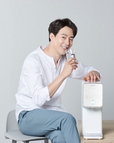 현대백화점그룹의 렌털 사업이 설립 3년 만에 처음으로 연간 신규 가입 계정 10만개를 돌파했다. 가성비와 브랜드 신뢰도를 바탕으로 한 파격적인 마케팅 전략이 ‘큐밍’ 브랜드 인지도 상승과 신규 가입자수 증가로 이어진 것이라고 회사 측은 설명했다. 사진=현대렌탈케어 제공