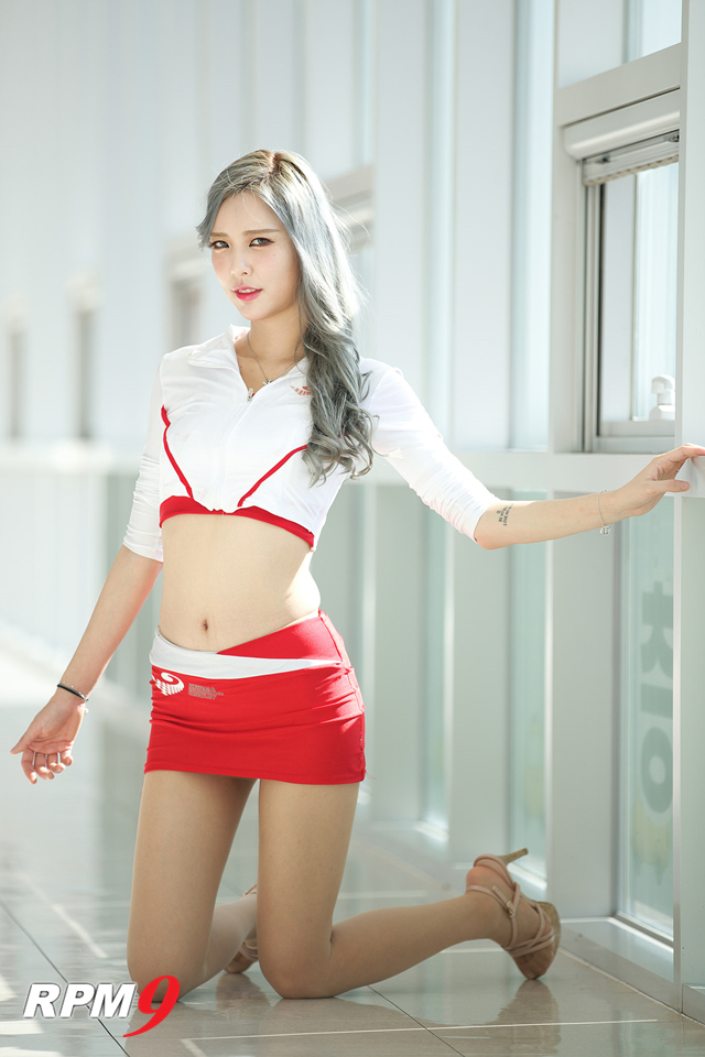 레이싱모델 박초이, KIC 컵 투어링카 레이스에서 매혹적인 눈빛
