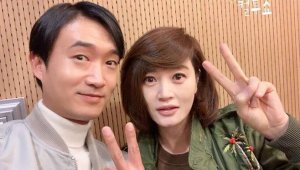 {htmlspecialchars(김혜수, 조우진과 ‘컬투쇼’ 인증샷...점점 어려지는 미모 )}