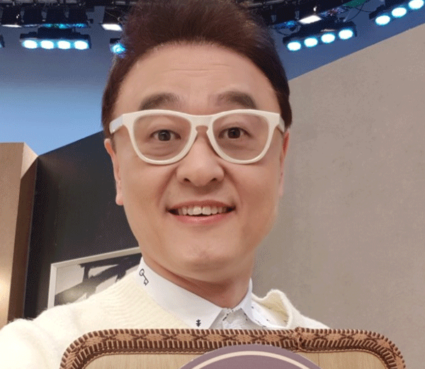 권영찬 교수 ‘한솔 온돌마루 카페트 매트’ NS홈쇼핑 생방송 진행