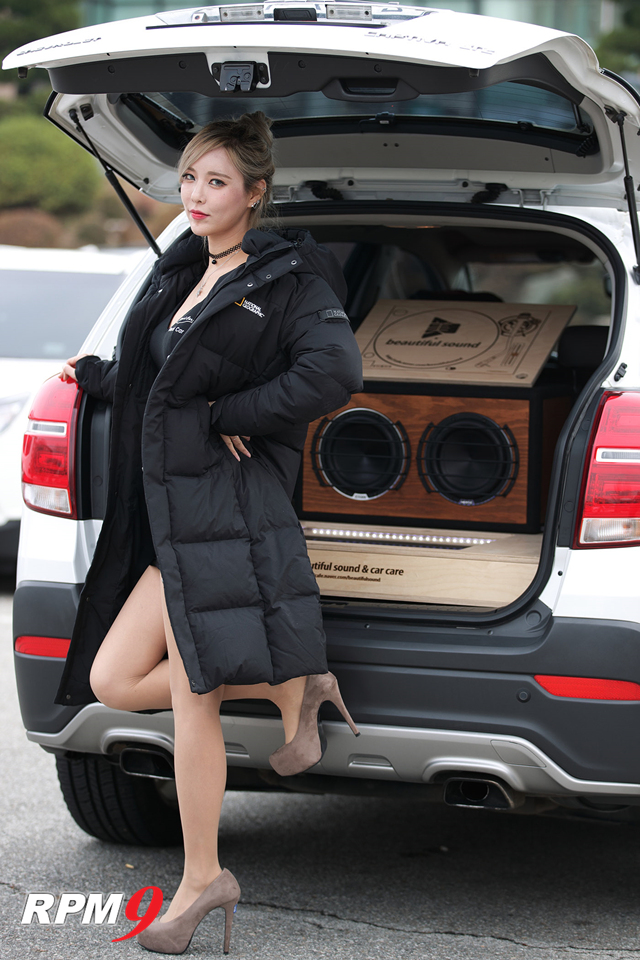 레이싱모델 박초이, 리얼카오디오사운드컵에서 멋진 포즈