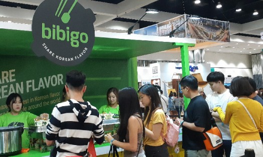 CJ제일제당이 오는 2020년까지 ‘비비고 만두’의 매출을 1조원까지 올리고, 세계 시장 1위 달성한다는 야심찬 글로벌 비전을 내놨다. 2018년 8월 CJ제일제당이 ‘KCON 2018 LA’에서 선보인 ‘bibigo Tasty Road(비비고 테이스티로드)’ 캠페인이 현장을 방문한 3만여 명의 밀레니얼 세대의 시선과 입맛을 사로잡았다. 이들은 다양한 케이푸드(K-Food)와 케이컬쳐(K-Culture)를 경험한 뒤 하나같이 ‘원더풀(Wonderful)’을 외치며 ‘비비고’의 매력에 빠졌다. 사진=넥스트데일리 DB