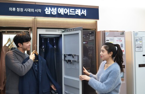 전자랜드는 2019년 주목할 가전제품으로 의류관리기를 비롯해 의류건조기, 공기청정기, 상중심 무선청소기, 식기세척기, 전기레인지 등을 선정했다. 사진=전자랜드 제공