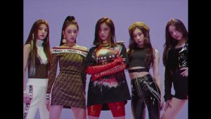 {htmlspecialchars('트와이스 동생돌' 신인걸그룹 ITZY(있지), 프롤로그 통해 베일 벗어)}
