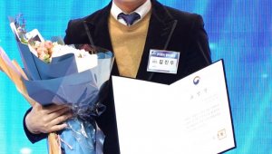 {htmlspecialchars(김진우 RBW 대표, '연제협 총회'서 문광부 장관상 수상…한세민 SM 대표와 공동수상)}