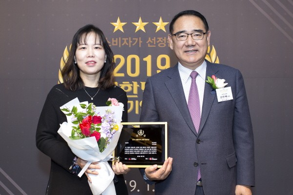 (좌)씨큐브코딩 김수민 상무, (우)TV조선 김만배 대표이사