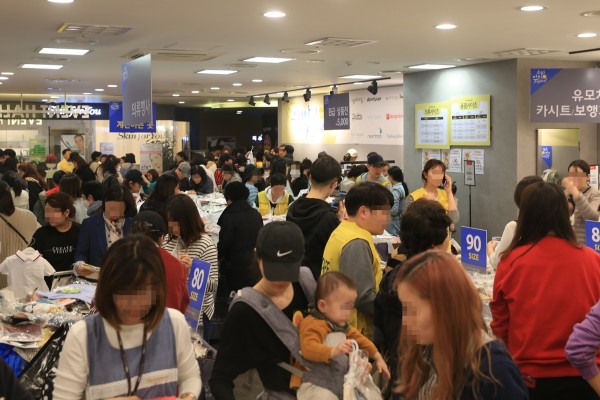 이랜드리테일 NC백화점 강서점, 첫날 2000명 방문