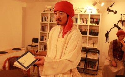 [ET-ENT 연극] ‘리더스’ 무대 속으로 들어간 관객들! 몰입해 감정이입한 만큼 더 힘들 수도, 더욱 카타르시스를 느낄 수도 있다