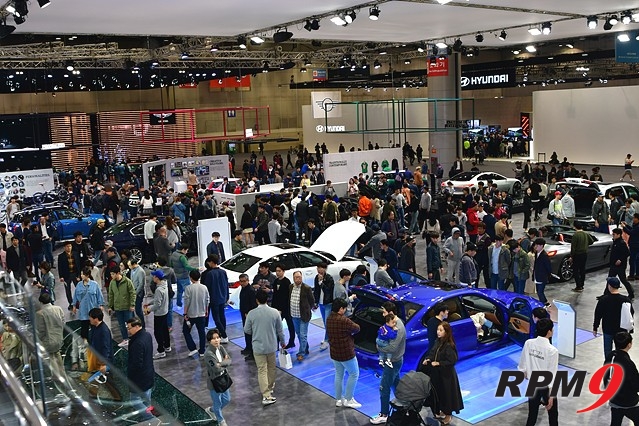 BMW, 서울모터쇼서 ‘인기 폭발’…관람객들 신차에 뜨거운 관심