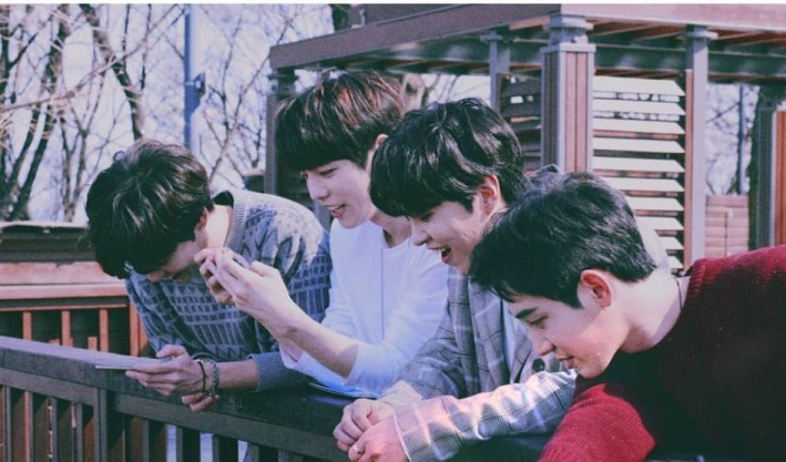 사진=더로즈 공식 SNS