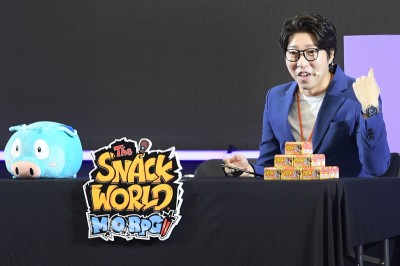 지난해 8월 서울 고척스카이돔에서 개최한 아시아 최대 1인 창작자축제 다이아 페스티벌 2018에서 게임 크리에이터 대도서관이 관객과 소통하고 있다. 사진=CJ ENM.