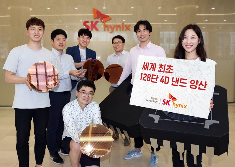 128단 4D 낸드플래시 제품 개발의 주역들. 출처=SK하이닉스