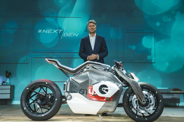 BMW 그룹 “2023년까지 25개 전기화 모델 출시” 