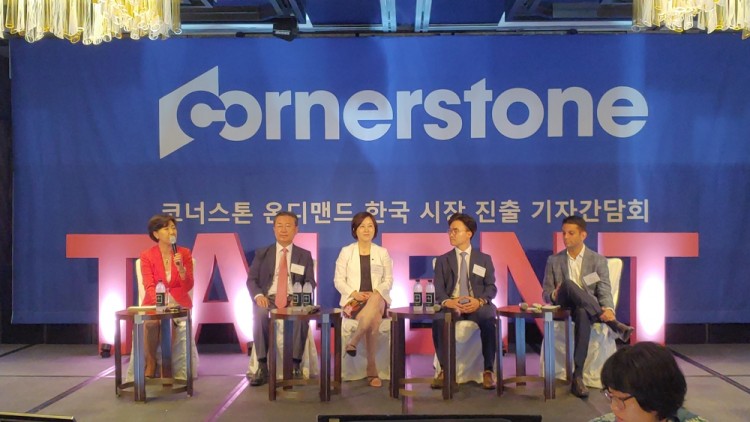 패널로 참여한 (왼쪽부터)박상욱 커리어 디베롭먼트 코리아 대표, 권대봉 고려대학교 명예교수, 조은미 한국이콜랩 전무 김성진 딜로이트 컨설팅 상무, 쉬락 샤 코너스톤 온디멘드 수석 부사장