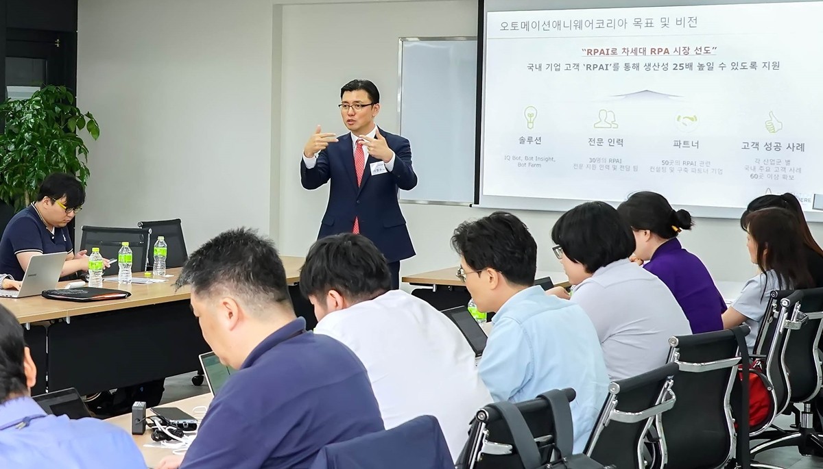 오토메이션애니웨어가 18일 ‘차세대 RPA, RPAI(RPA+AI)’를 주제로 미디어 데이를 진행했다. 이영수 지사장이 AI와 결합한 차세대 RPA, ‘RPAI’에 대해 설명하고 있다. 사진제공=오토메이션애니웨어
