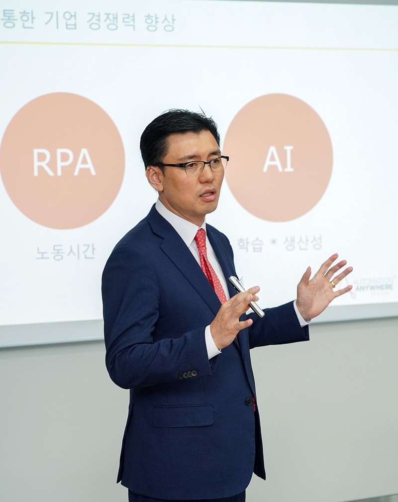 이영수 지사장이 차세대 RPA 시대를 열어갈 오토메이션애니웨어의 목표와 비전에 대해 설명하고 있다. 사진제공=오토메이션애니웨어