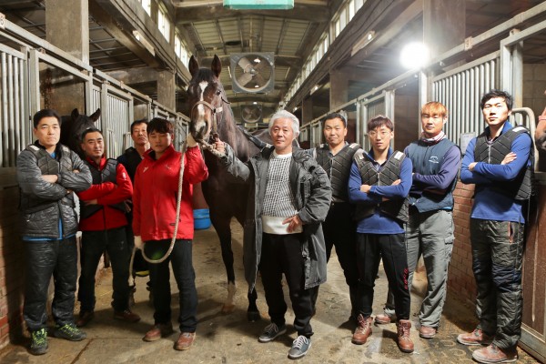 2016년 경마 최강팀 선발전 서울 1위 18조. 가운데 박대흥 조교사.