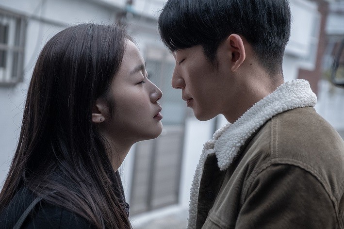 로맨틱 멜로의 진수를 느낄 수 있는 영화 '유열의 음악앨범' 보도스틸 (CGV아트하우스 제공)