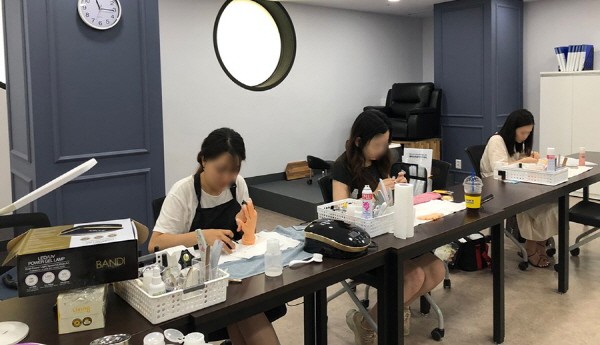 네일아트전문학원, 자격증과 연계된 실무교육 중요