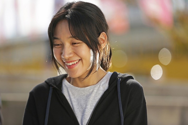 영화 '아워 바디'는 8년째 고시생 자영(최희서 분)이 우연히 달리기를 하게 되면서 인생의 전환점을 맞이하는 내용을 담고 있다. (사진 = 영화사 진진 제공)