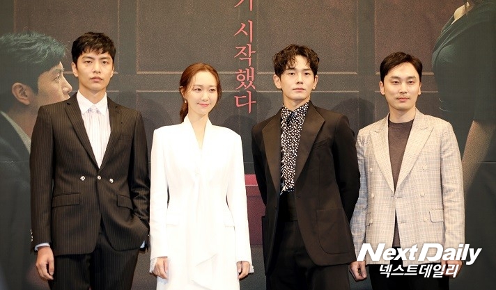 1일 오후 서울 강남구 임피리얼팰리스 호텔에서 OCN 새 토일 드라마 '모두의 거짓말' 제작보고회가 열렸다. 배우 이민기, 이유영, 온주완, 서현우가 참석했다.
(사진 = 김승진 기자)