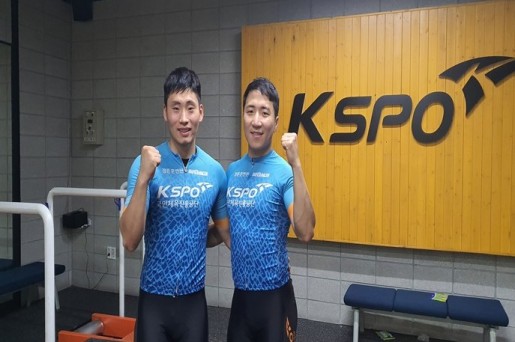 15년만에 경륜훈련원을 조기졸업한 임채빈(오른쪽), 옆은 동기 장경구.