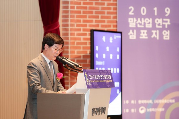 말산업 연구 심포지엄. 개최를 알리는 한국마사회 김낙순 회장