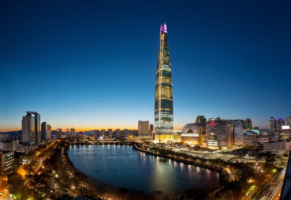 롯데월드타워가 2020 새해맞이 카운트다운 행사를 개최한다. 출처=롯데물산
