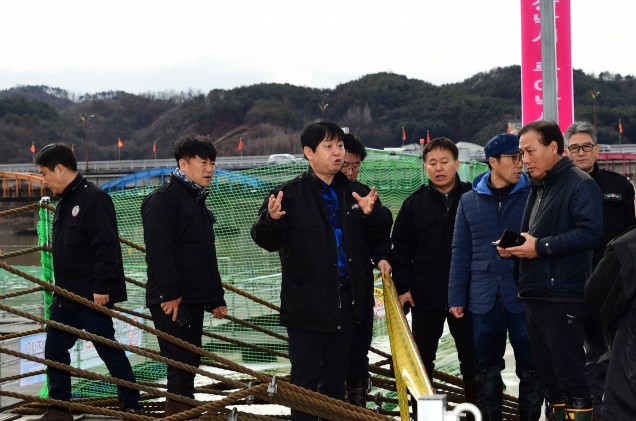 11일로 연기됐던 화천산천어축제가 최근 겨울폭우에 또 다시 연기됐다.(사진 : 뉴스1)